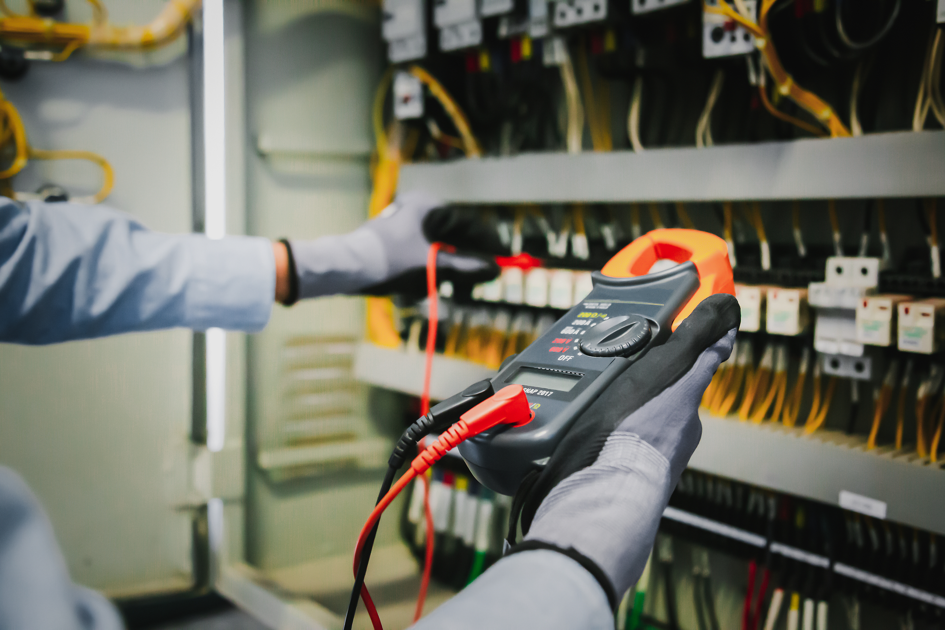 設(shè)備維護(hù)滯后，影響生產(chǎn)進(jìn)度。