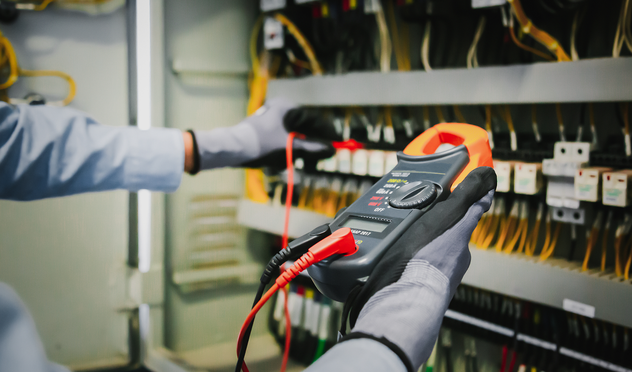 提高工廠設(shè)備故障響應(yīng)效率，縮短報修到位及維修時間，減少因故停機(jī)時間20%